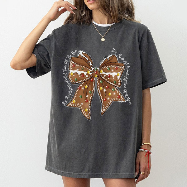 Coquette Aesthetic Holiday Graphic Tee, Gingerbread Bow Christmas T-Shirt, Adorable Xmas Cookie Shirt, Girly Festive Winter P