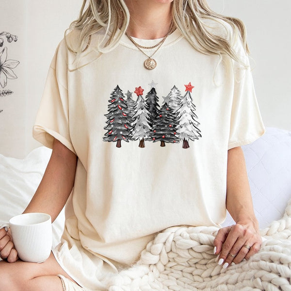 Modern Pine Forest T-Shirt, Minimalist Christmas Tree Shirt, Winter Nature Graphic Tee, Festive Holiday Christmas Shirt, Unis